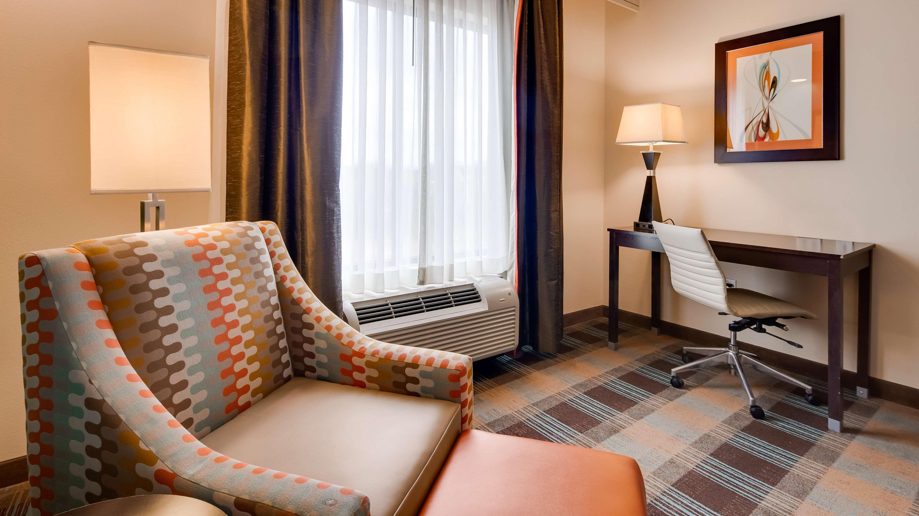 קלארקסוויל Best Western Plus Atrium Inn & Suites מראה חיצוני תמונה