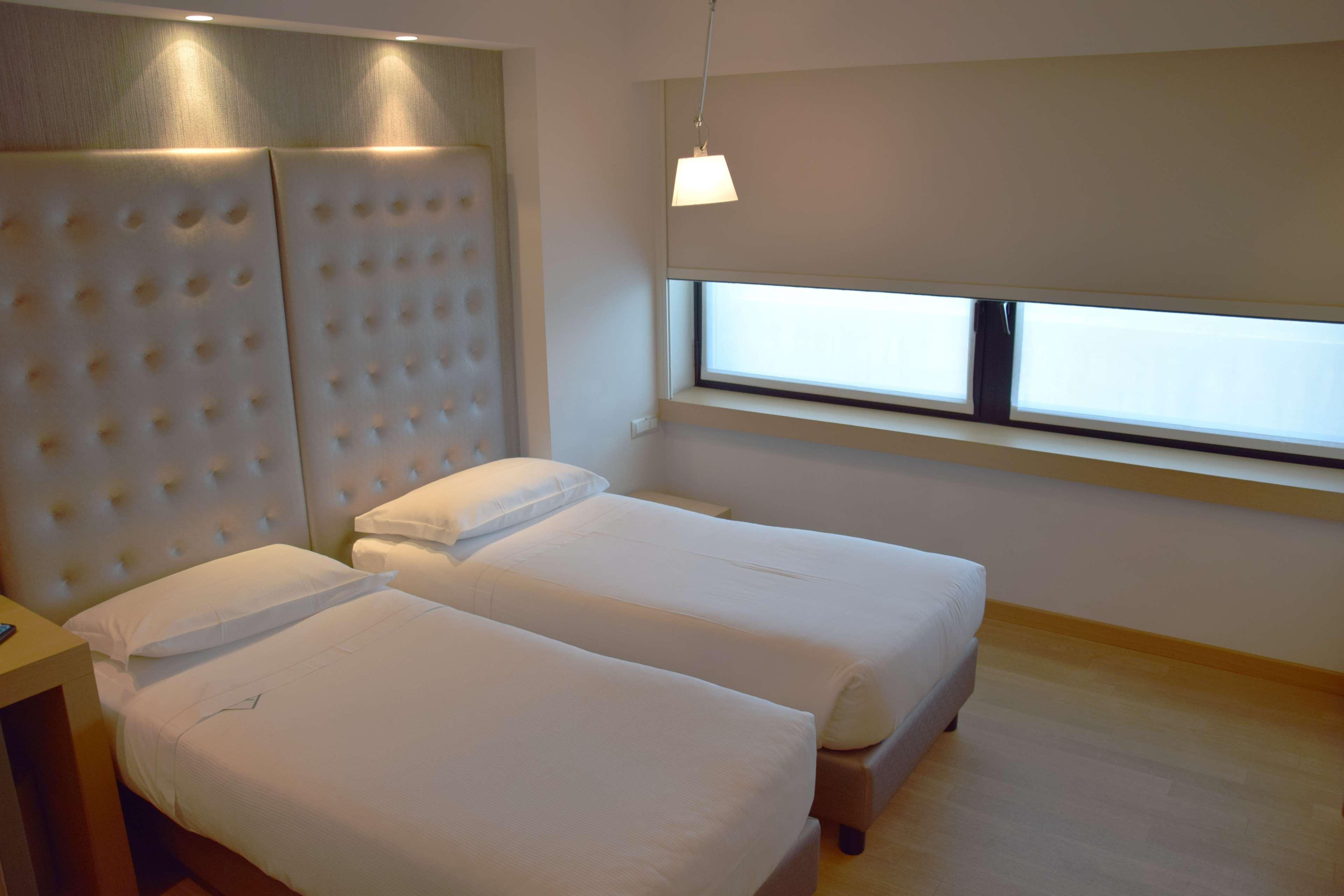 קלארקסוויל Best Western Plus Atrium Inn & Suites מראה חיצוני תמונה