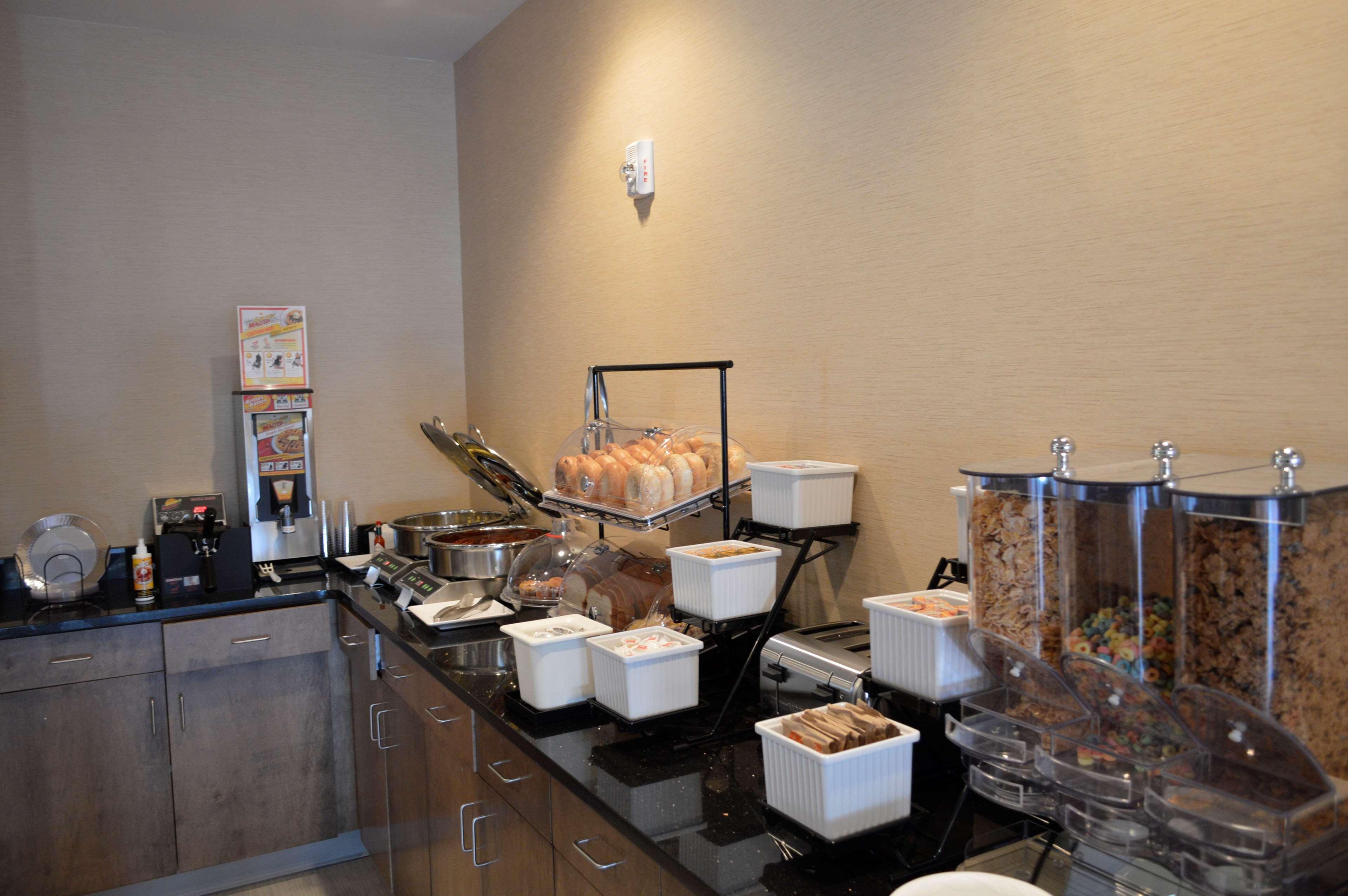 קלארקסוויל Best Western Plus Atrium Inn & Suites מראה חיצוני תמונה