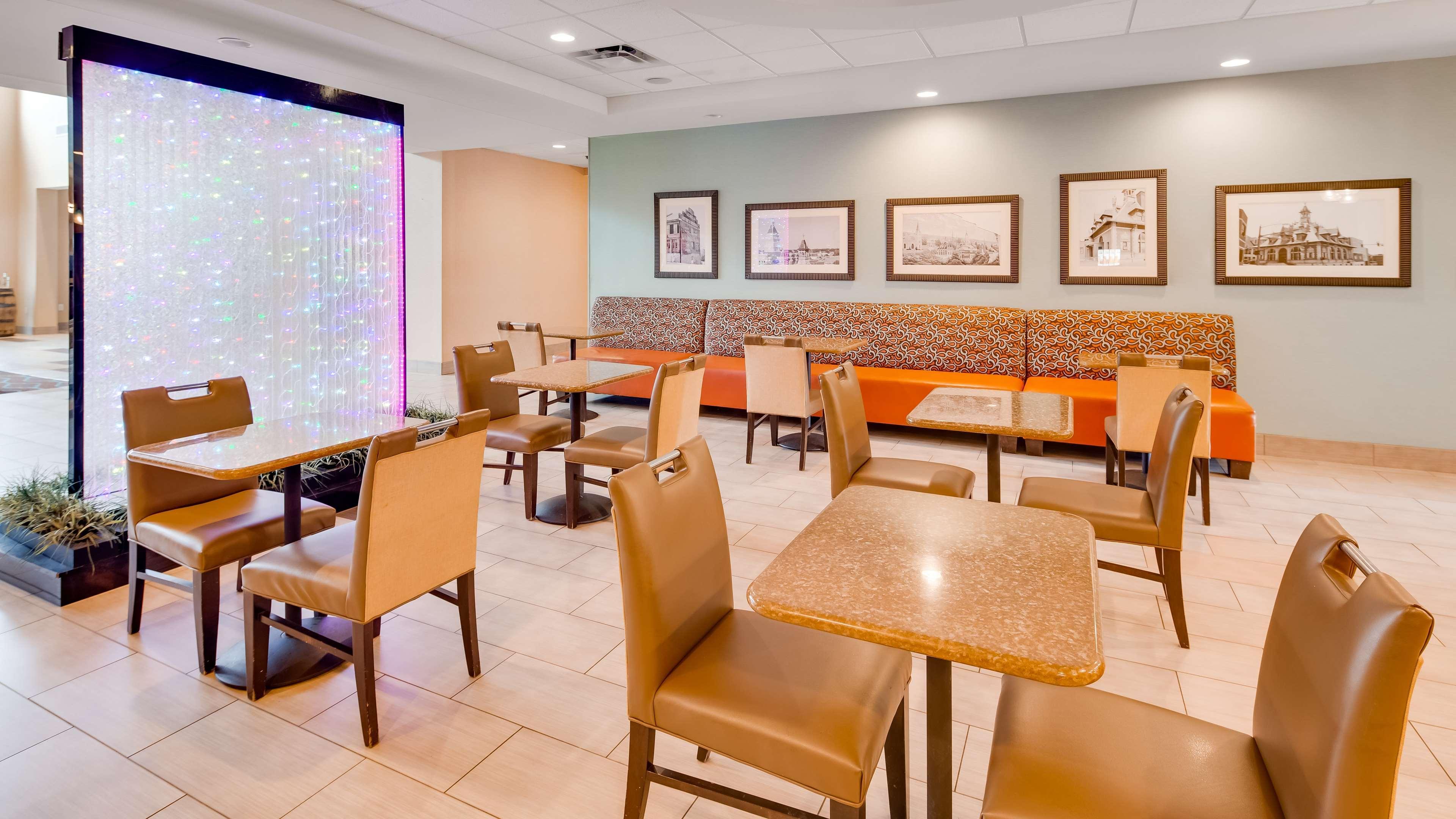 קלארקסוויל Best Western Plus Atrium Inn & Suites מראה חיצוני תמונה