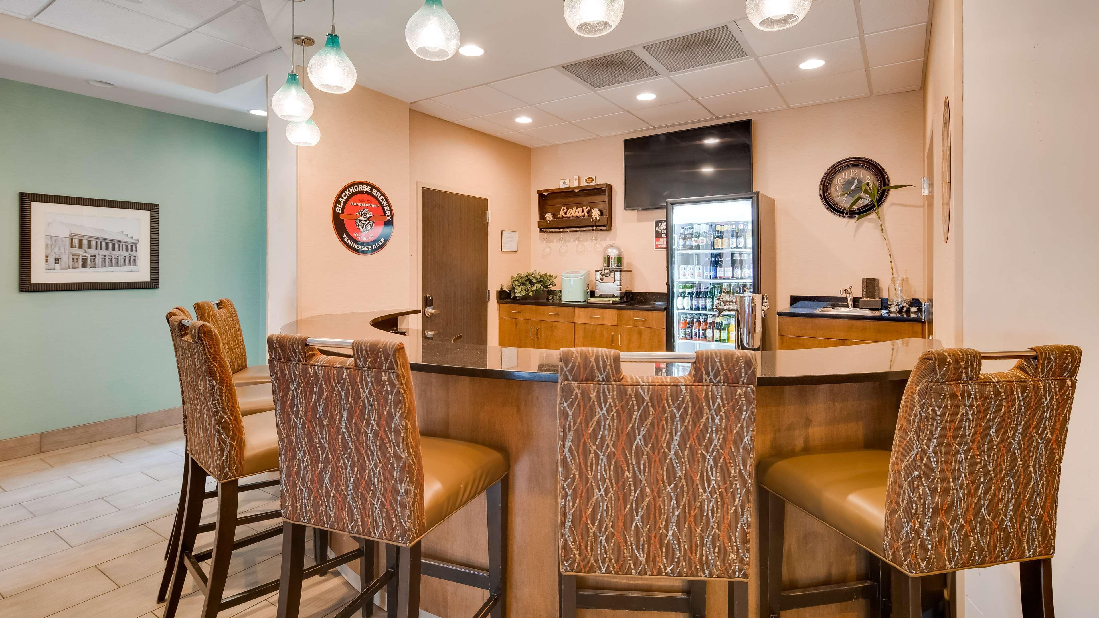 קלארקסוויל Best Western Plus Atrium Inn & Suites מראה חיצוני תמונה