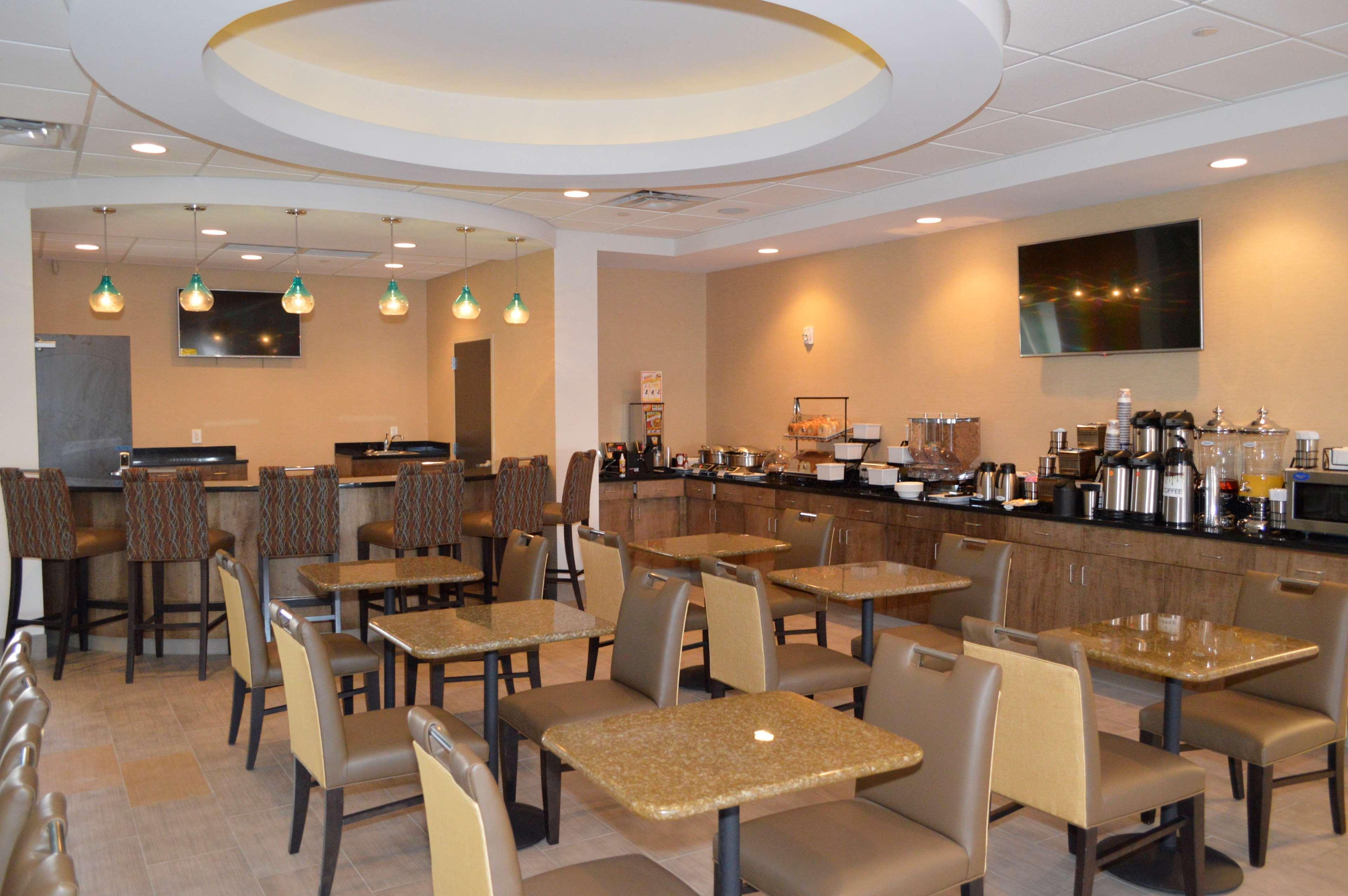 קלארקסוויל Best Western Plus Atrium Inn & Suites מראה חיצוני תמונה