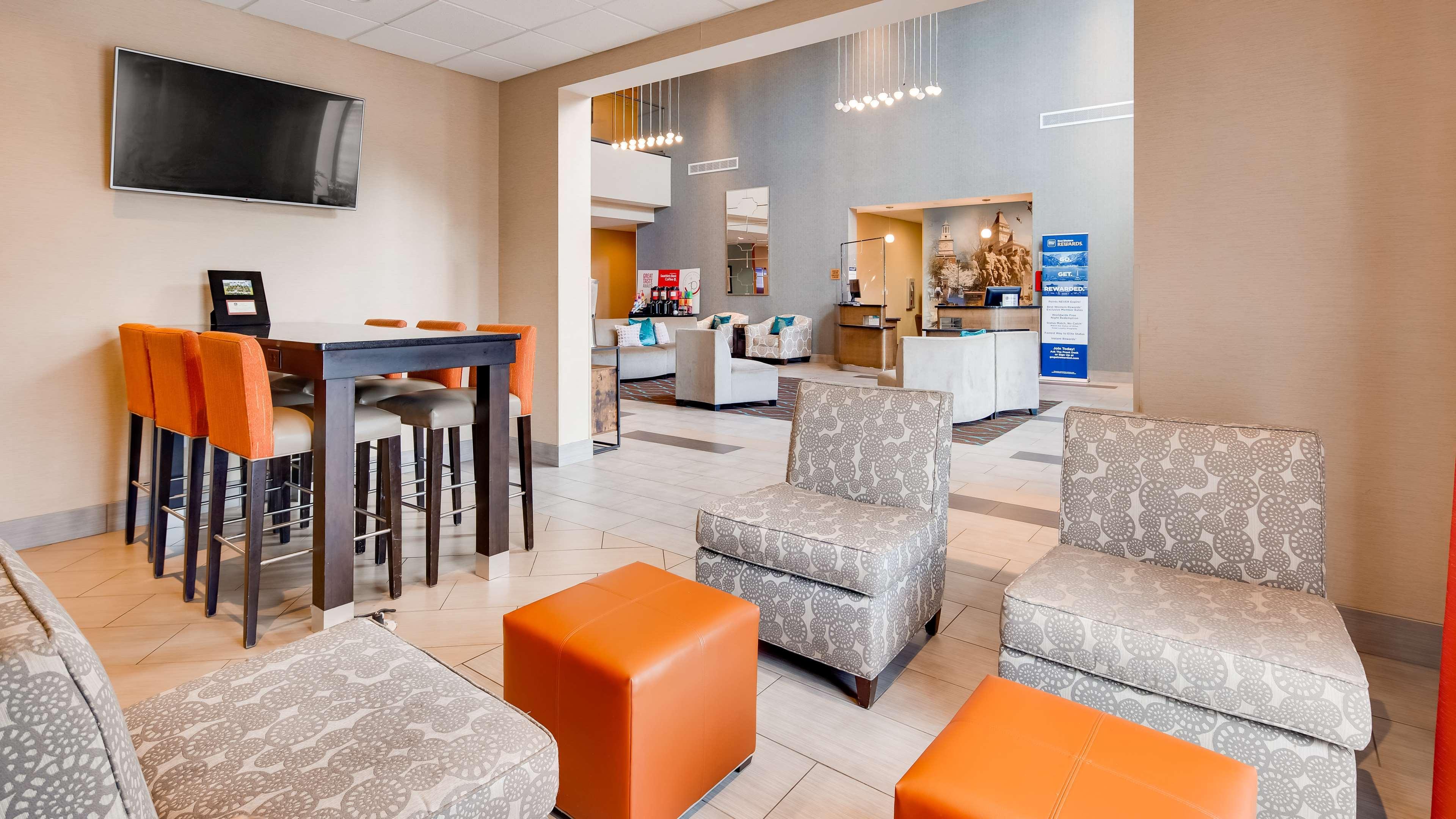 קלארקסוויל Best Western Plus Atrium Inn & Suites מראה חיצוני תמונה